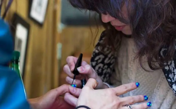 Negocio de maquillaje y uñas a domicilio